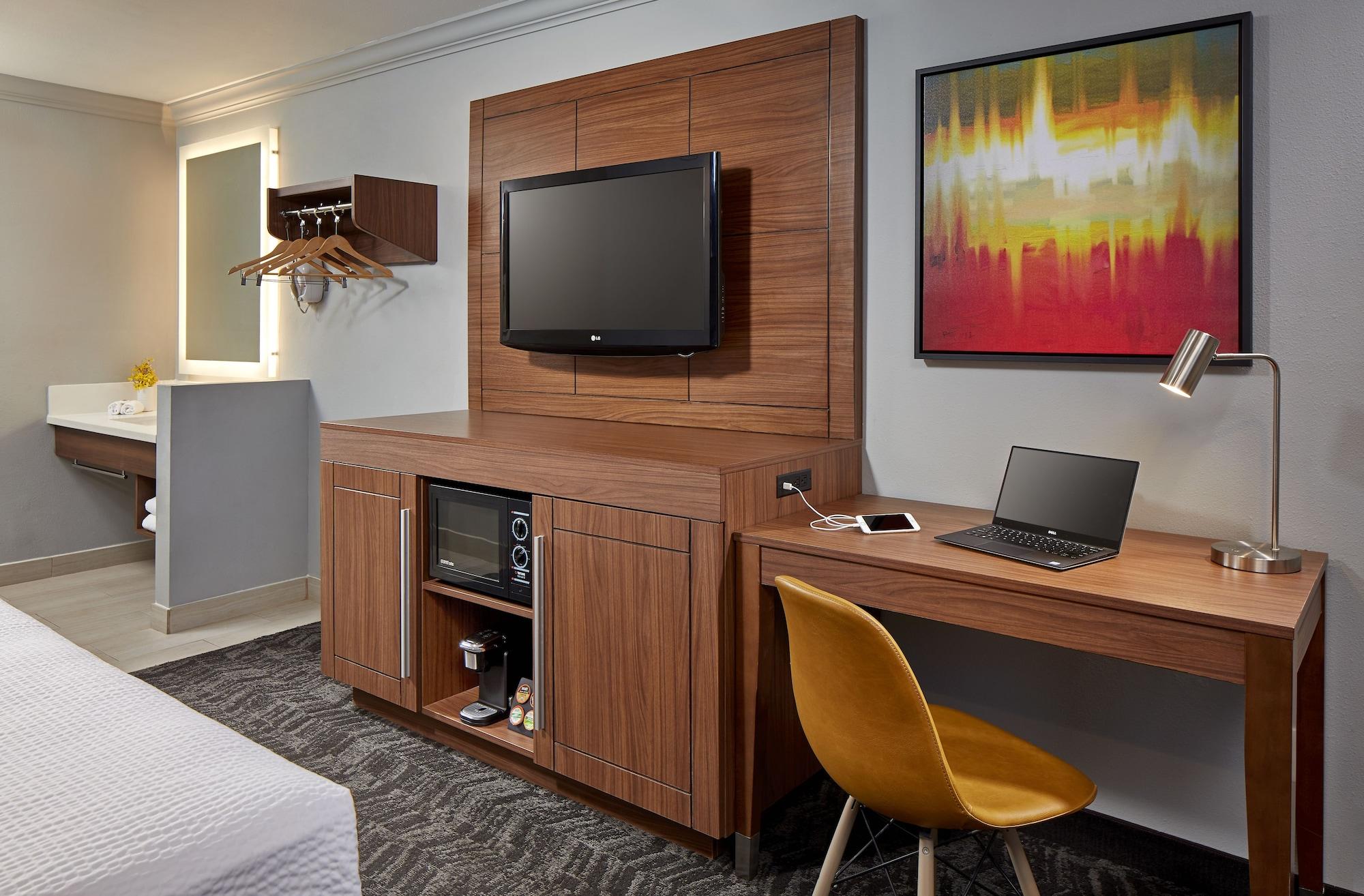 Studio Inn & Suites At Promenade Downey Eksteriør billede