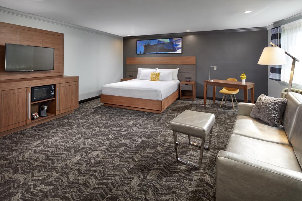 Studio Inn & Suites At Promenade Downey Eksteriør billede