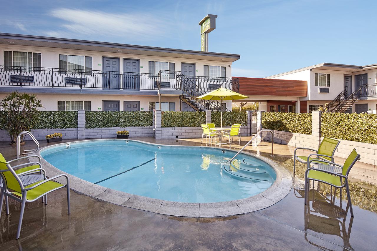 Studio Inn & Suites At Promenade Downey Eksteriør billede